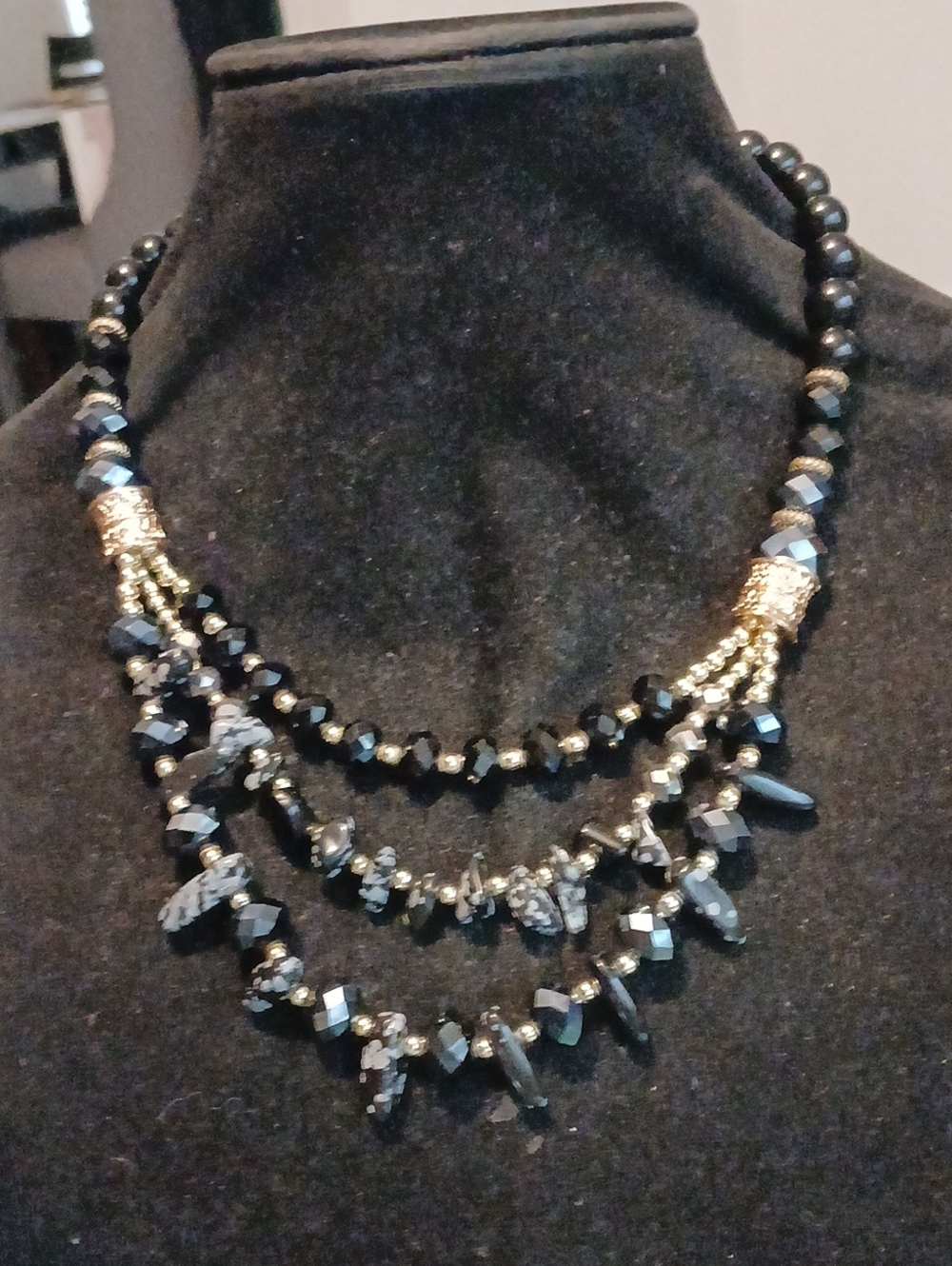 Elegant Black Beaded And Glass Statement Necklace - Picture 3 of 5
